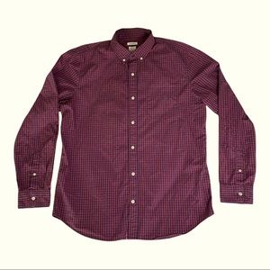 Men’s Gap button-down collared shirt. Standard fit. Size L